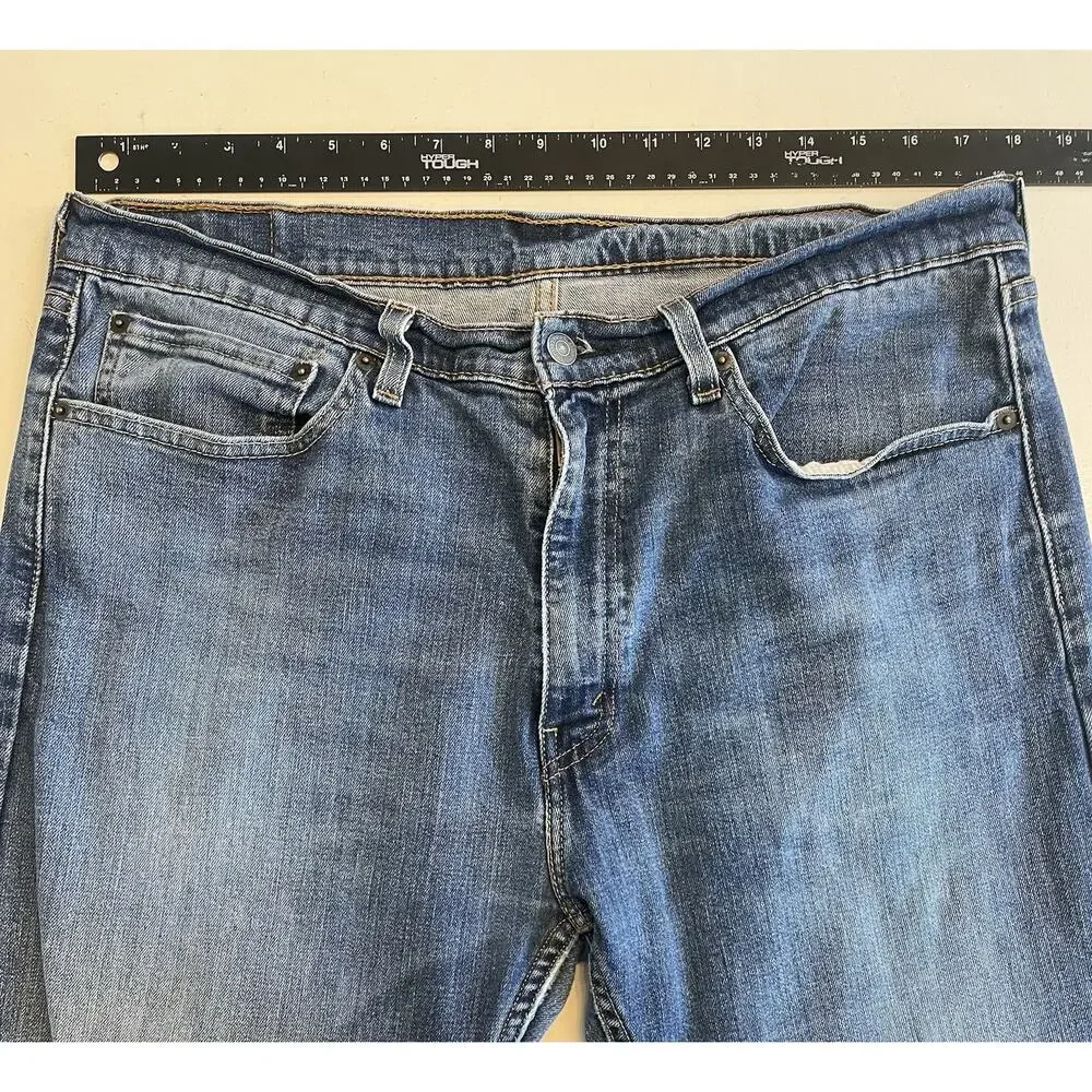 Men's Levi's 505 Blue Denim Jeans Size 36 x 32 Medium Wash Mid Rise Straight Leg